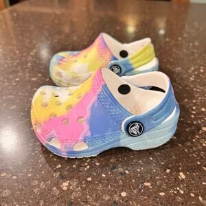 Crocs Childrens Youth Size c2/3 Classic Rainbow Tye Dye Clogs unisex toddler